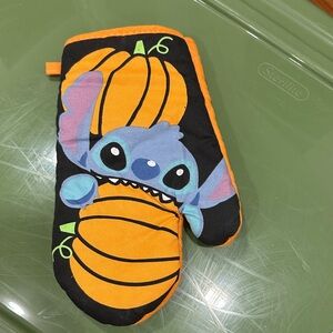 Stitch Halloween oven mitt